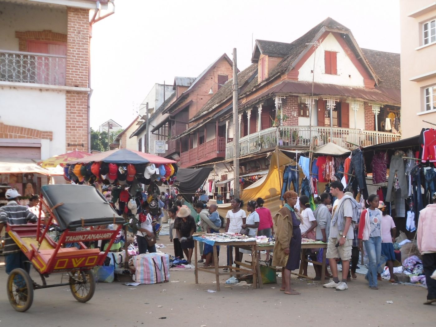 Le marché d’Ambositra, sur la RN7