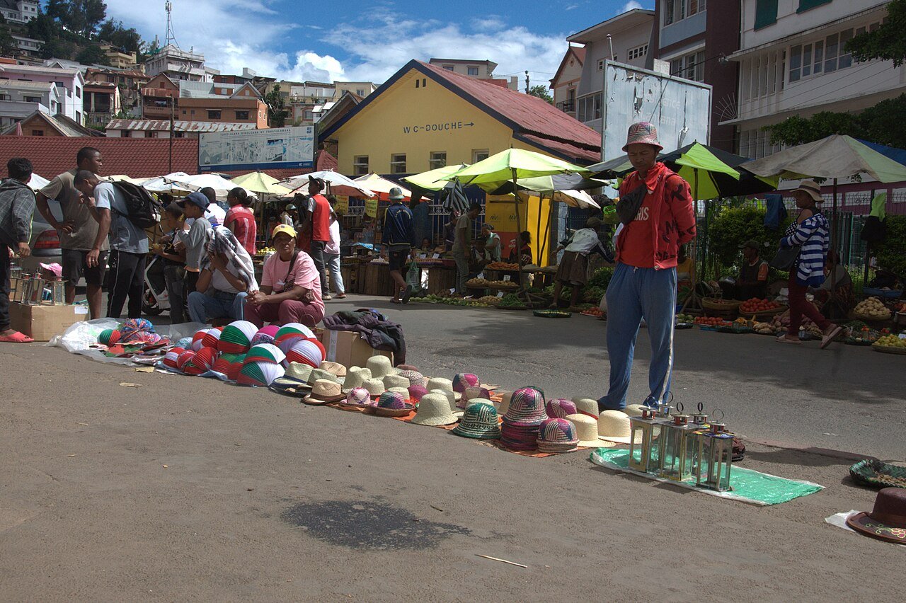 Marché de rue coloré à Antananarivo