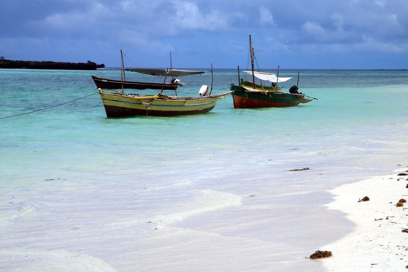 Lagon turquoise de la mer d’Émeraude près de Ramena
