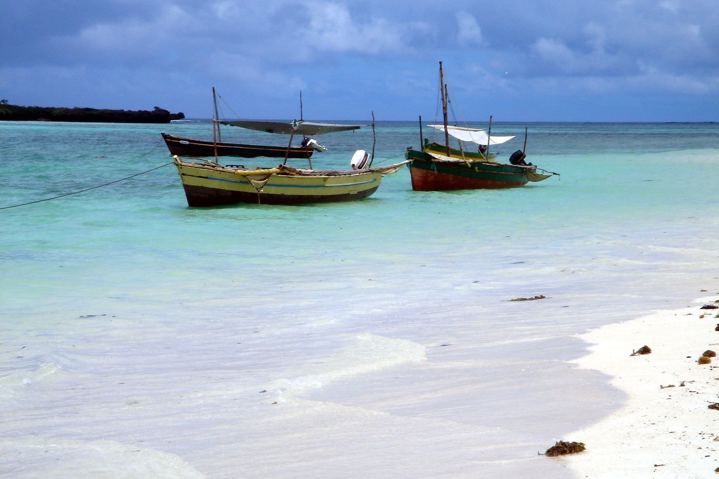 Boutres sur le lagon de la Mer d’Émeraude