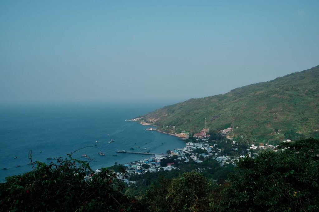 La baie de Diego-Suarez et ses collines