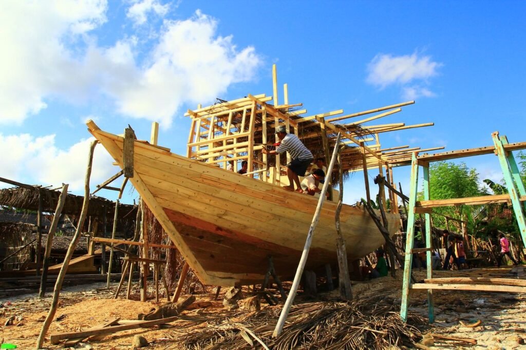 Chantier de goélettes en bois à Belo-sur-Mer